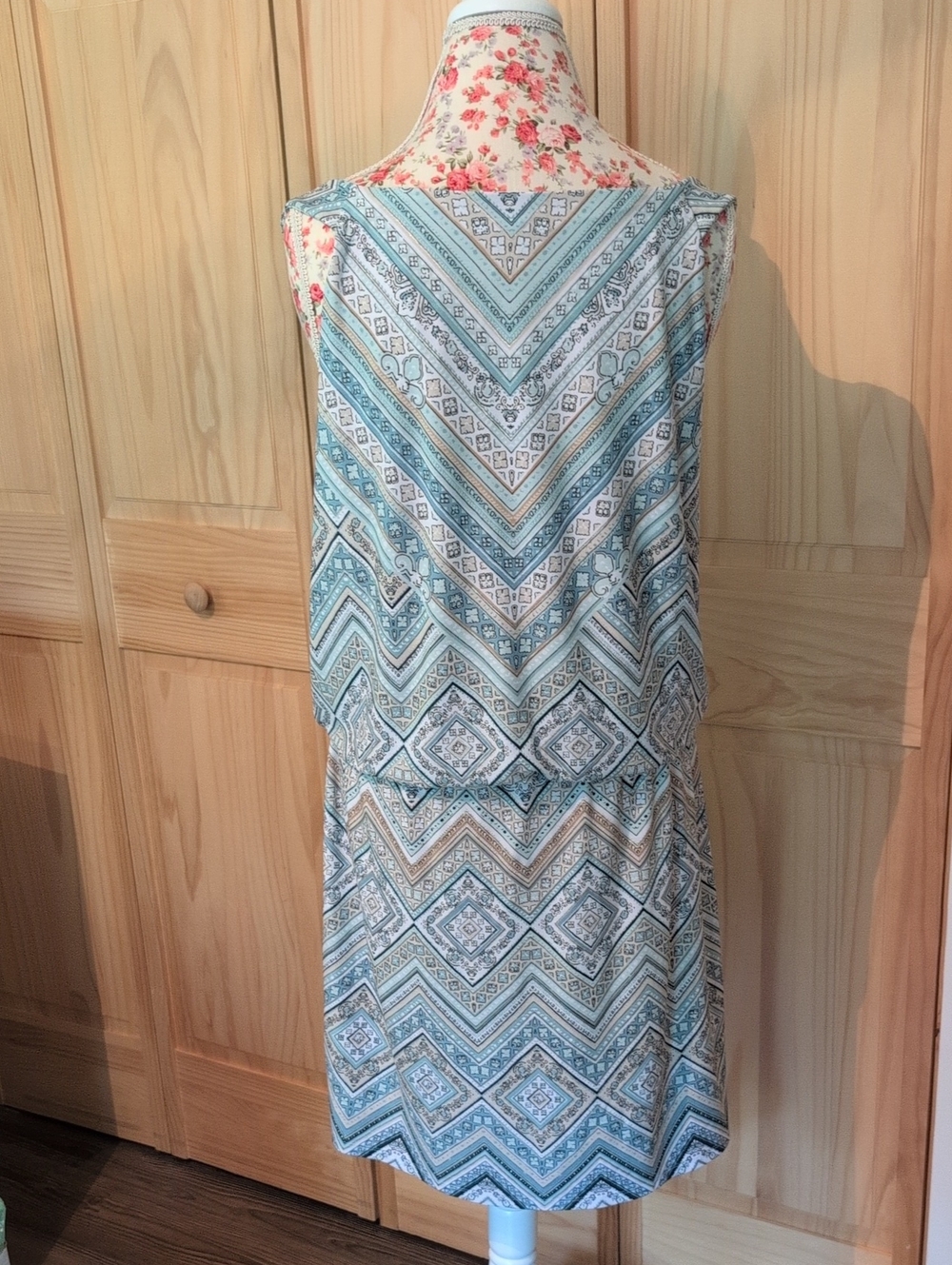 White House Black Market Blue and Cream Printed Mini Dress - Picture 3 of 8